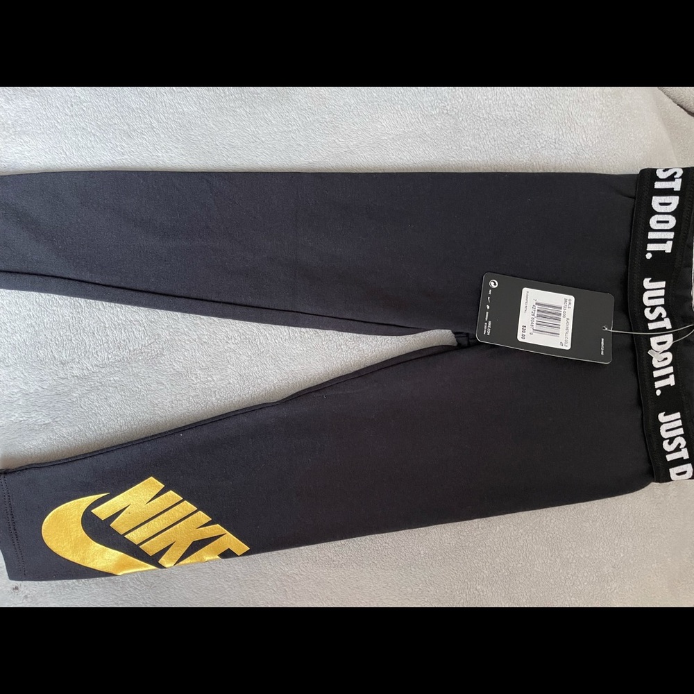 Girls Nike leggings